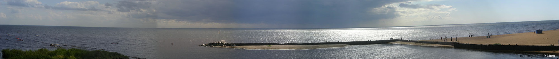 10. Вид на бухту с маяка перед дождем.