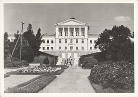 Здание средней школы. 1960 год.