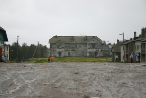 В здании по центру было управление Соловецких лагерей.
