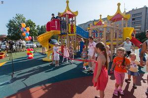 Открытие детских площадок в жилом городке "Красавица" и в п. Решетниково