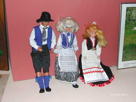 4. Куклы в карельских костюмах.