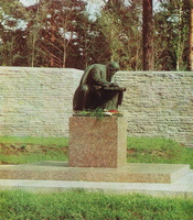 Памятник В.И. Ленину в Разливе. 1972 г. Скульптор В. Пинчук.