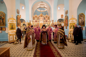 2 апреля 2017 г. Божественную литургию в храме возглавил митрополит Санкт-Петербургский и Ладожский Варсонофий