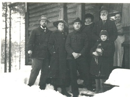 Семья фон Шталь-Хан в Уусикиркко, весна 1921