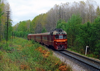 Дизель-поезд Д1-555 следует от пл. 21 км к пл. Пионерлагерь, 2003 г. Фото: С. Погодин